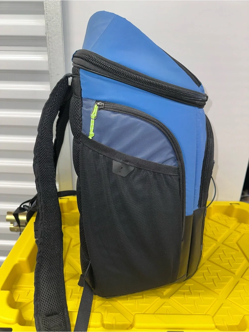Blue Arctic Zone TITAN Guide Series BACKPACK cooler insulated 30 Can Hiking